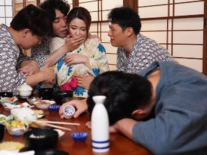 đưa vợ đi suối nước nóng, ông xã không biết vợ bị người khác xxx sấp mặt