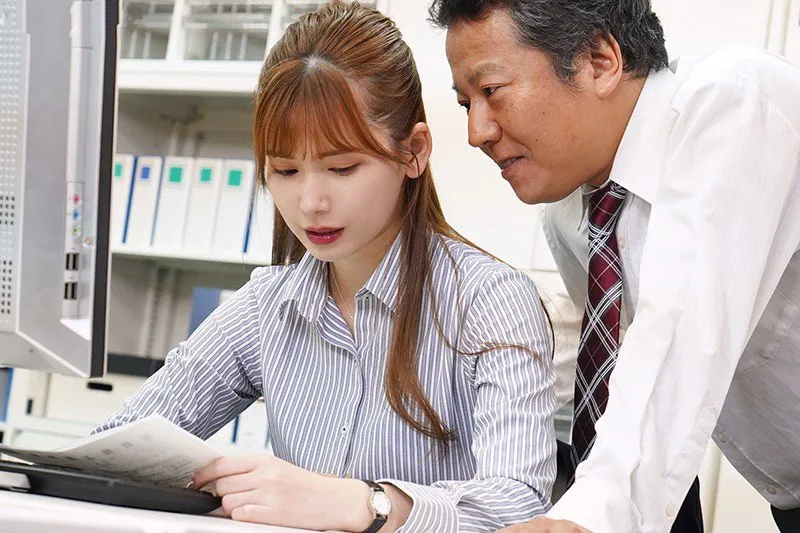 Thư ký tsumugi akari thường xuyên bị sếp bắt tăng ca để…”phạt”