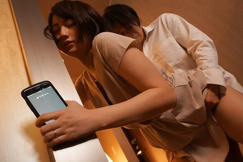 Cô vợ đi họp lớp rồi phang với nyc mặc cho anh xã ở nhà chờ