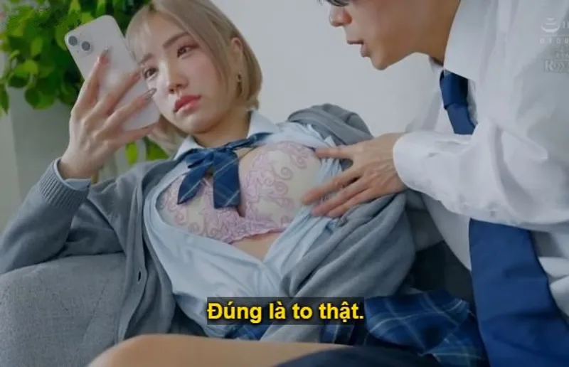 Cô học trò gái băng giá ấy chỉ khao khát tiền bạc, chàng trai ơi, em sẵn sàng để anh muốn làm gì cũng được.